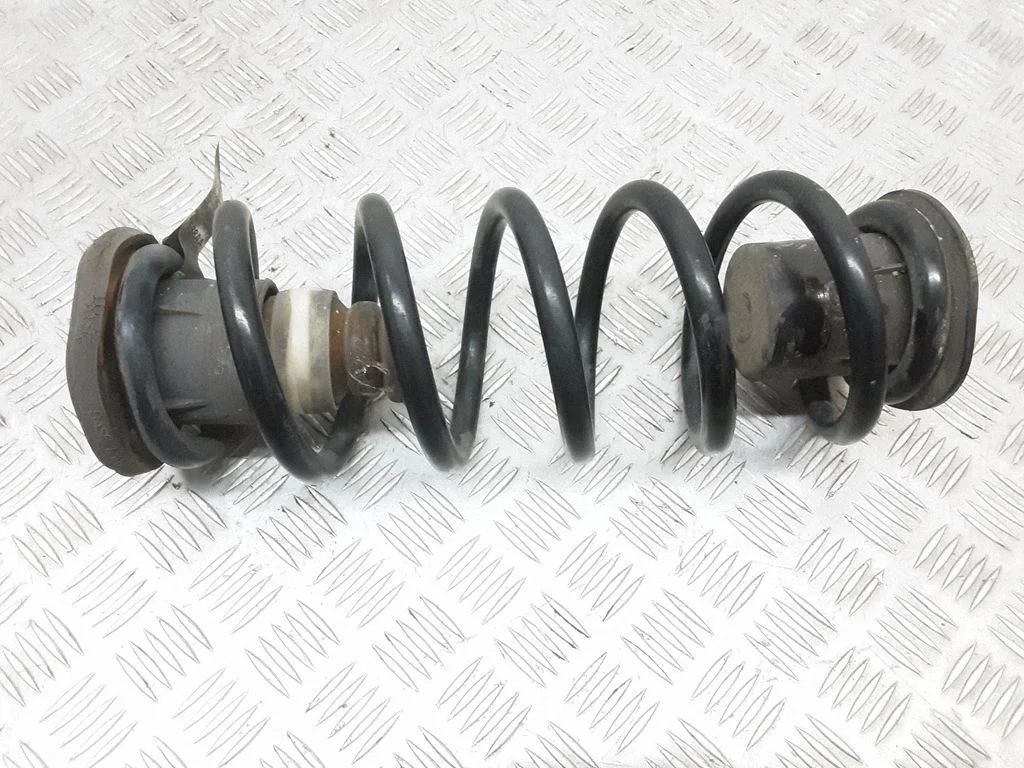 Tagumine keerdvedru 04670588AA