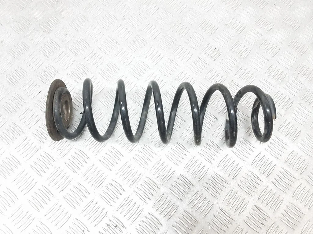 Tagumine keerdvedru 5Q0511121