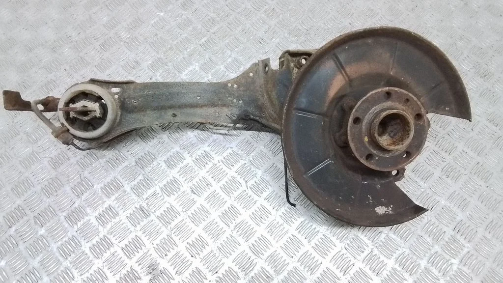Rear wheel hub – rear right