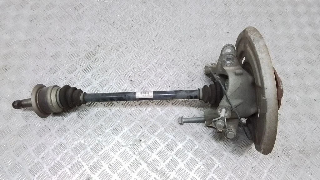 Rear wheel hub 7630184