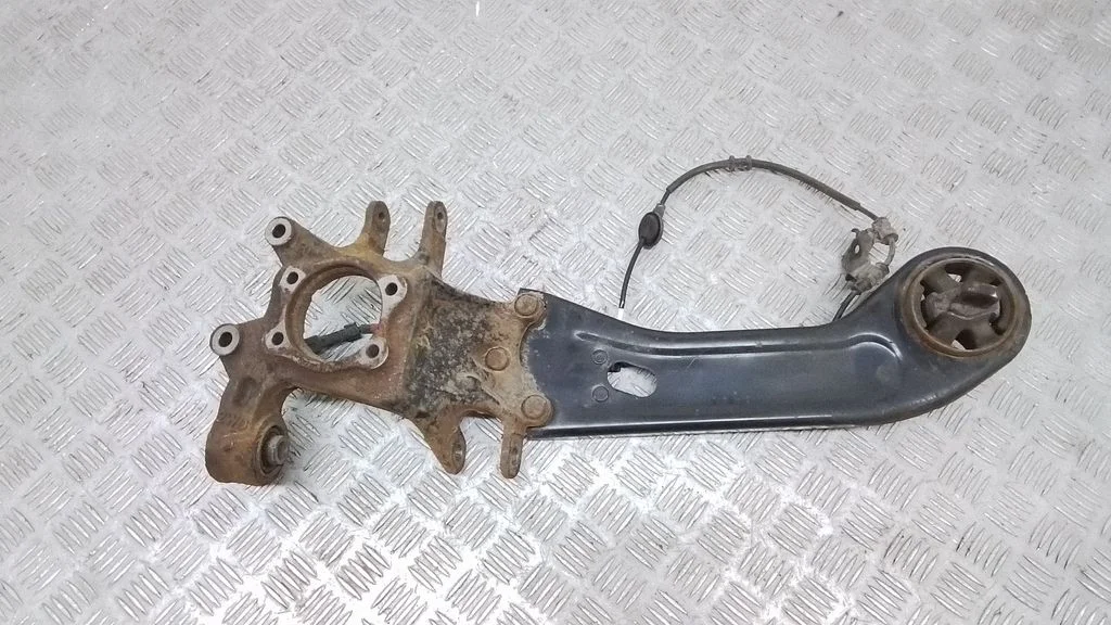 Rear wheel hub – rear right