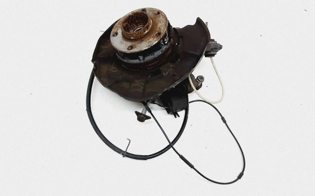 Rear wheel hub – rear right
