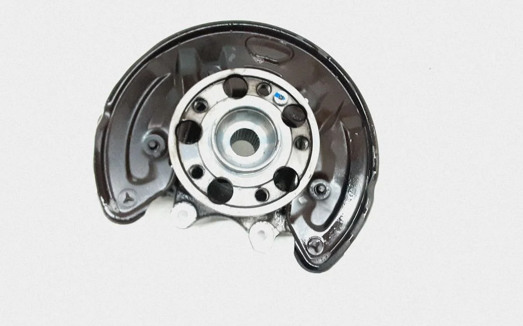 Rear wheel hub – rear left