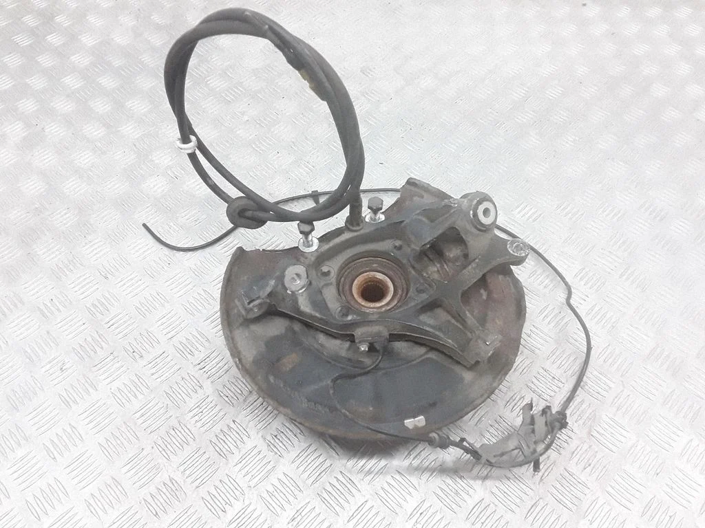 Rear wheel hub – rear left
