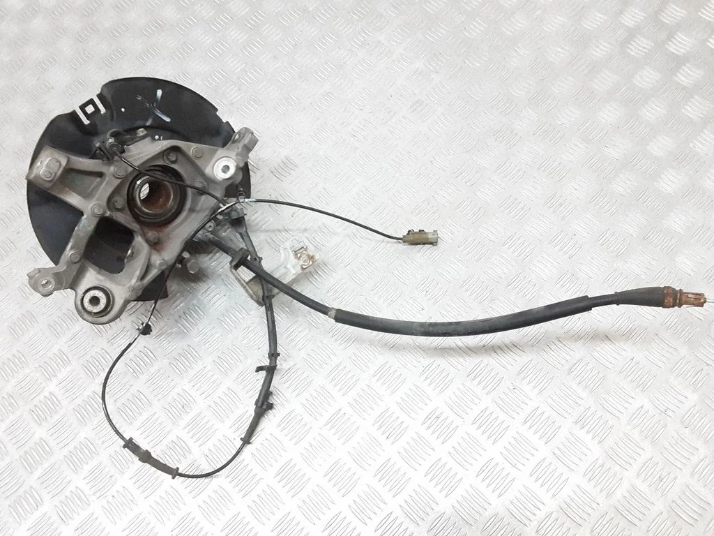 Rear wheel hub – rear left