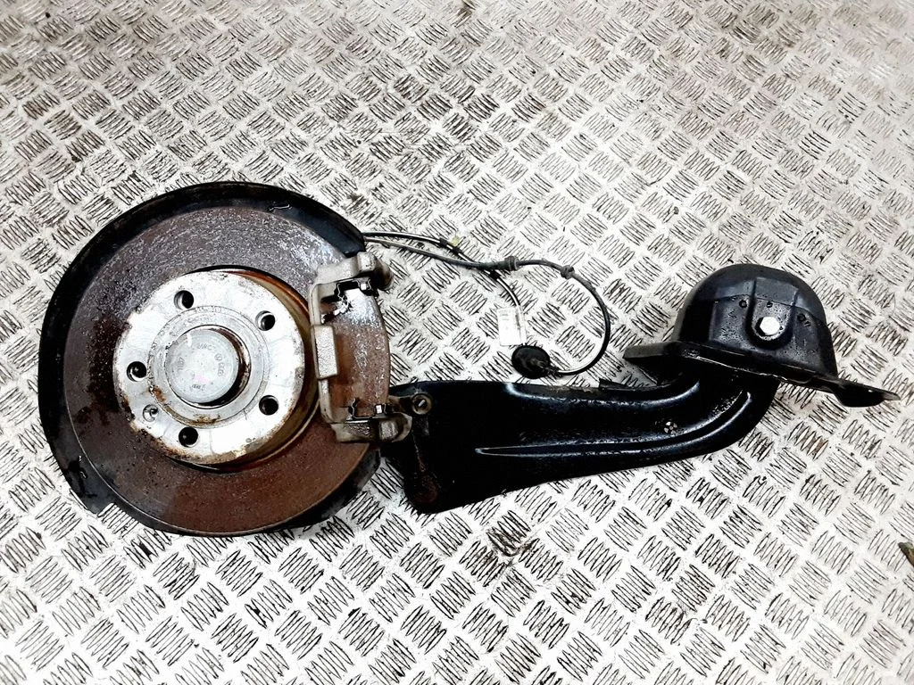 Tagumine rumm 1K0505226H