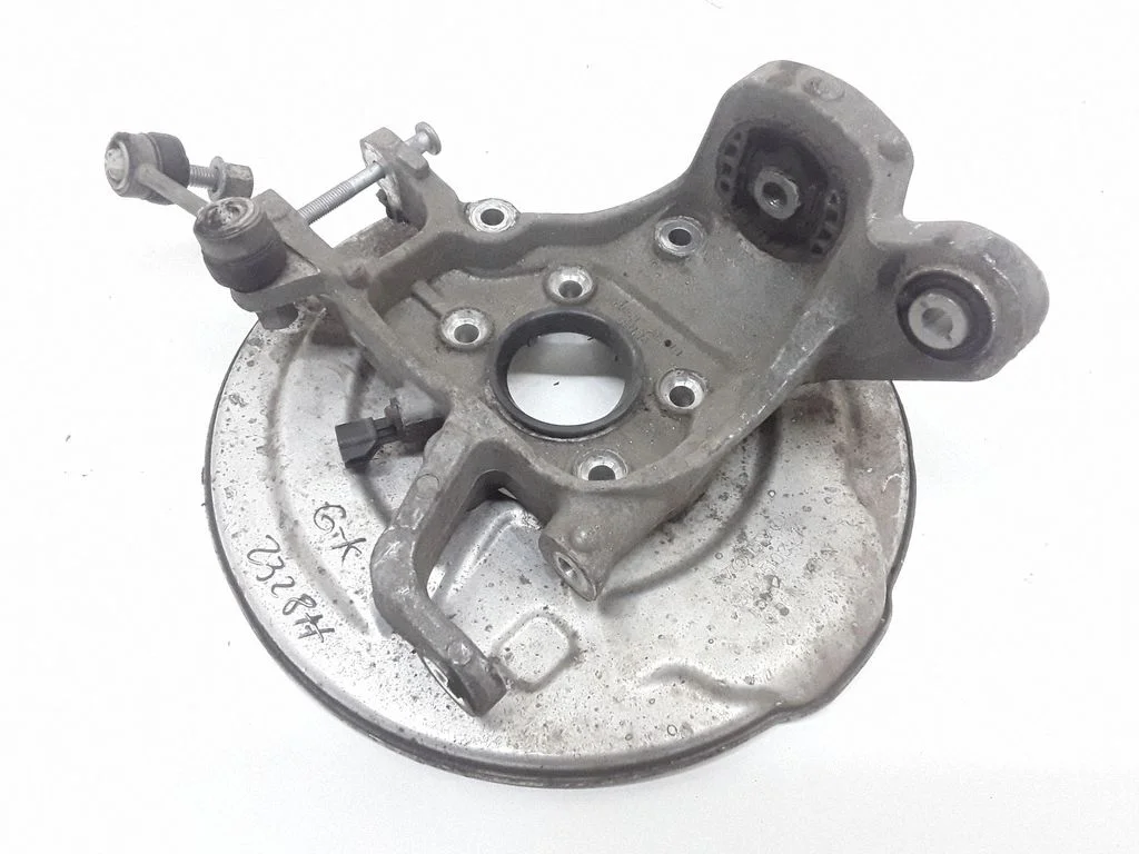 Rear wheel hub – rear left