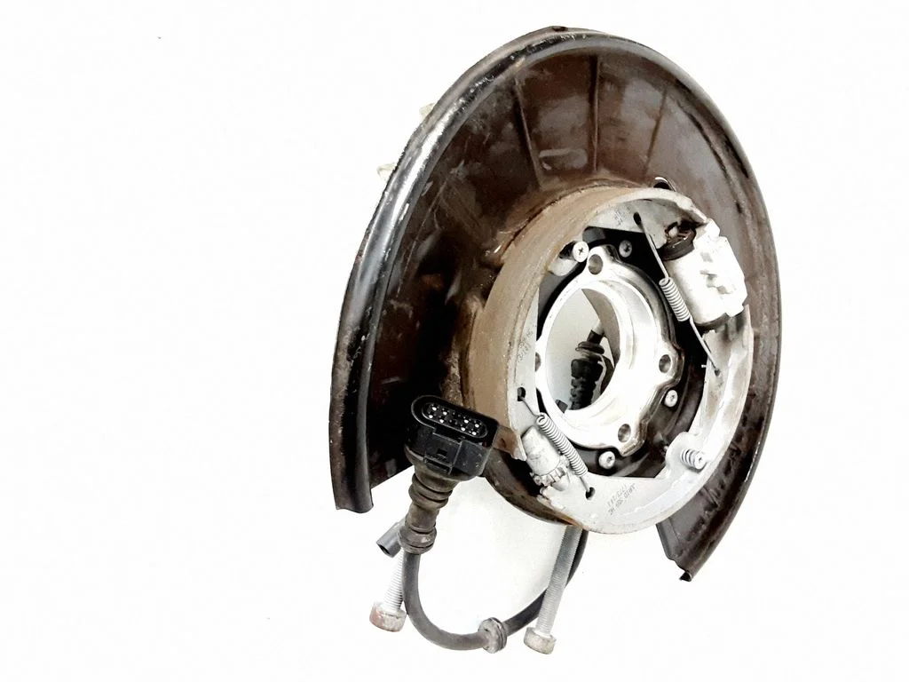 Rear wheel hub – rear right