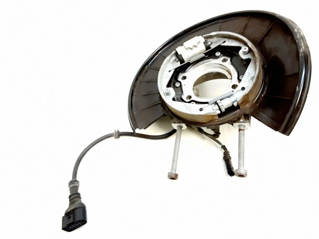 Rear wheel hub