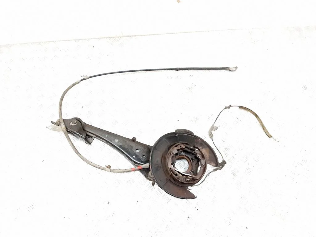 Rear wheel hub – right