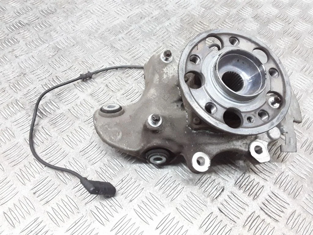 Rear wheel hub – rear left