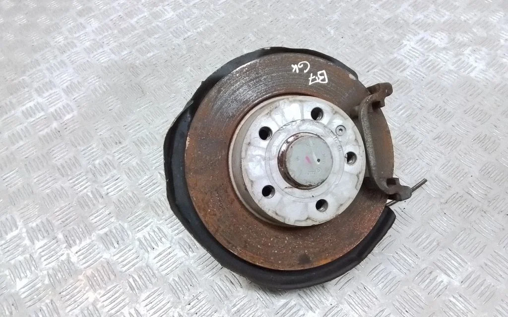 Tagumine rumm 1K0505225H