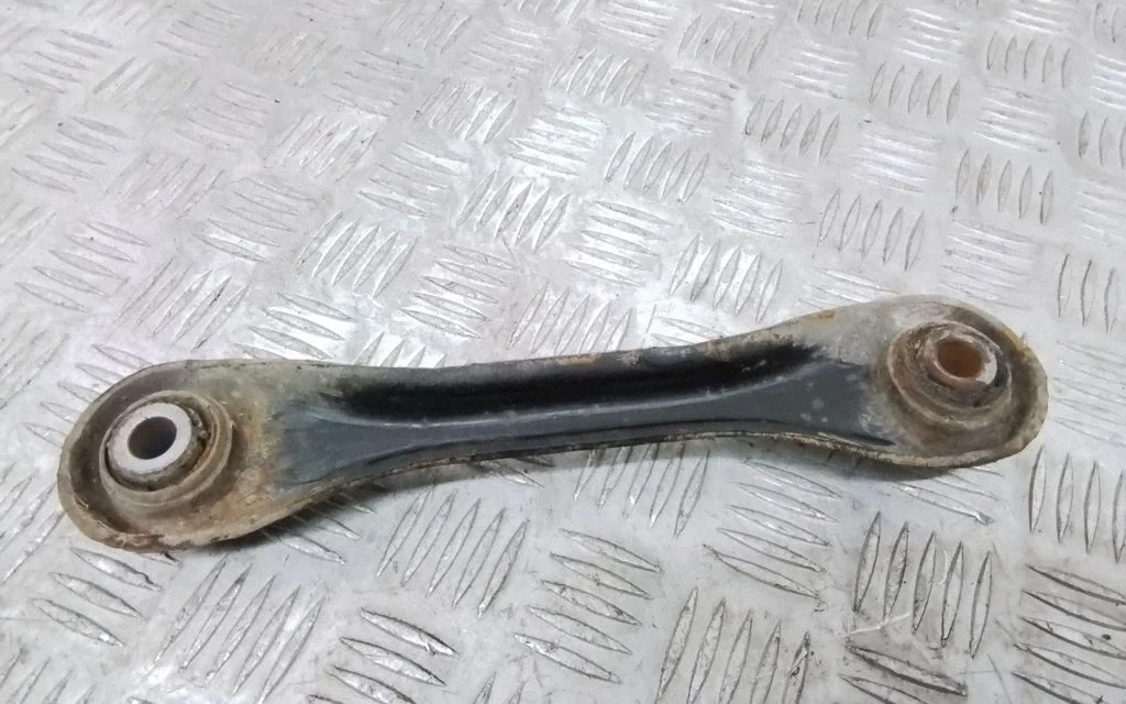 Rear control arm – rear left