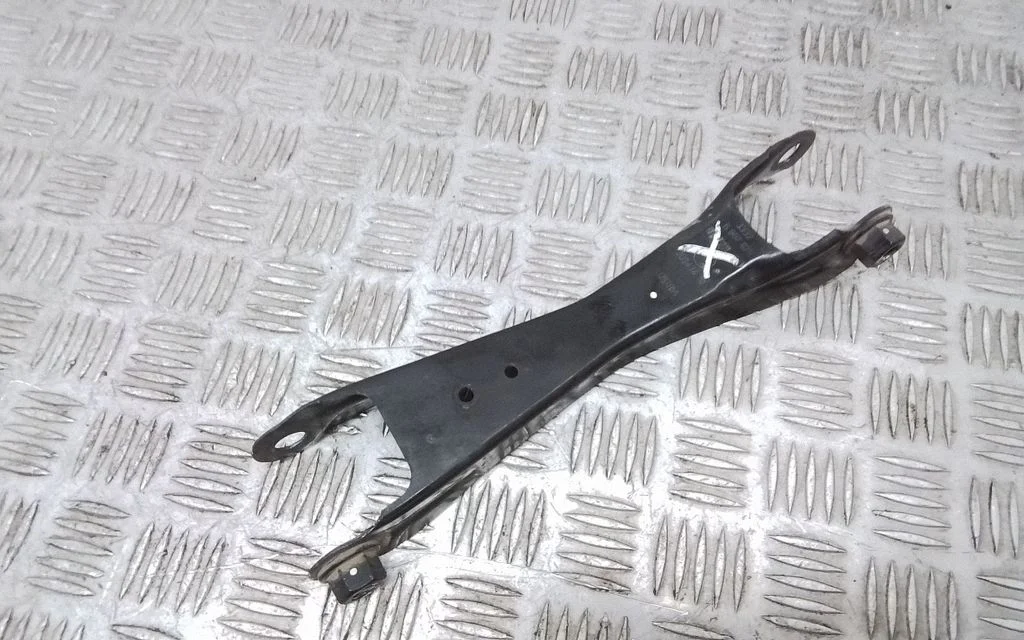 Rear control arm – BMW i3 (2013-)
