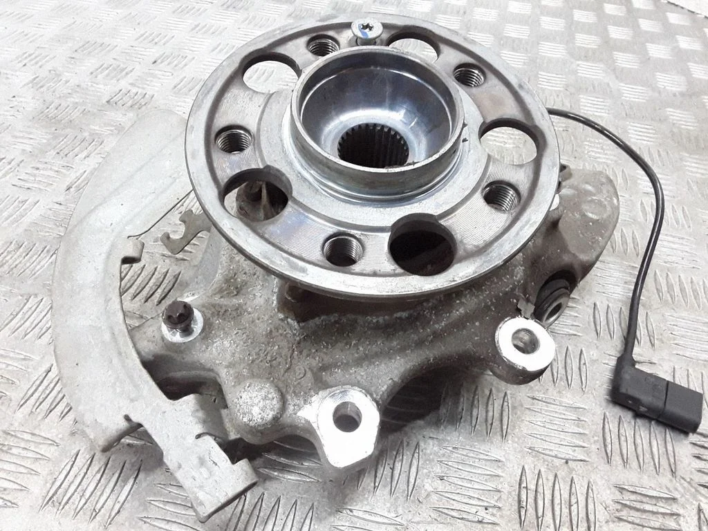 Rear wheel hub – rear right