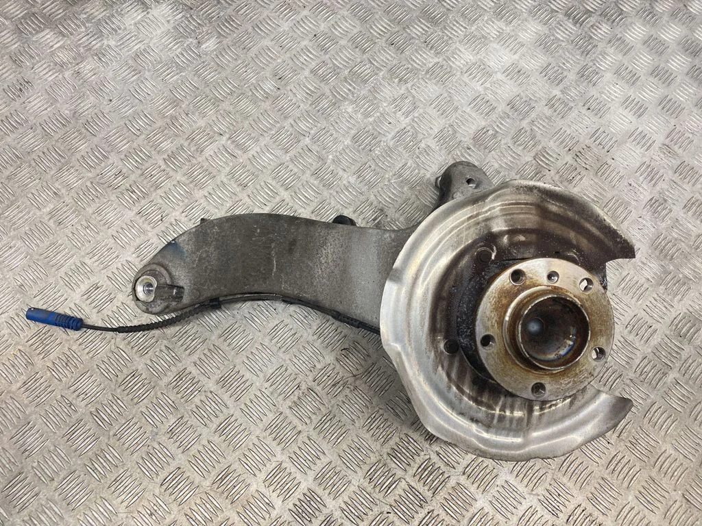 Rear wheel hub – rear right