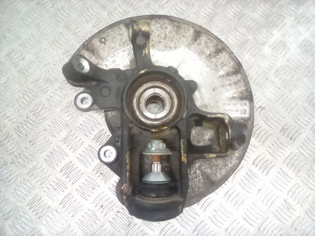 Rear wheel hub – rear right