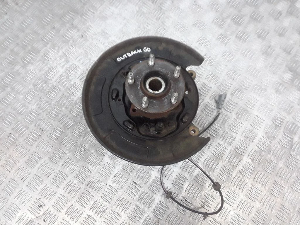 Rear wheel hub – rear right