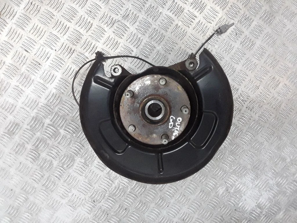 Rear wheel hub – rear right