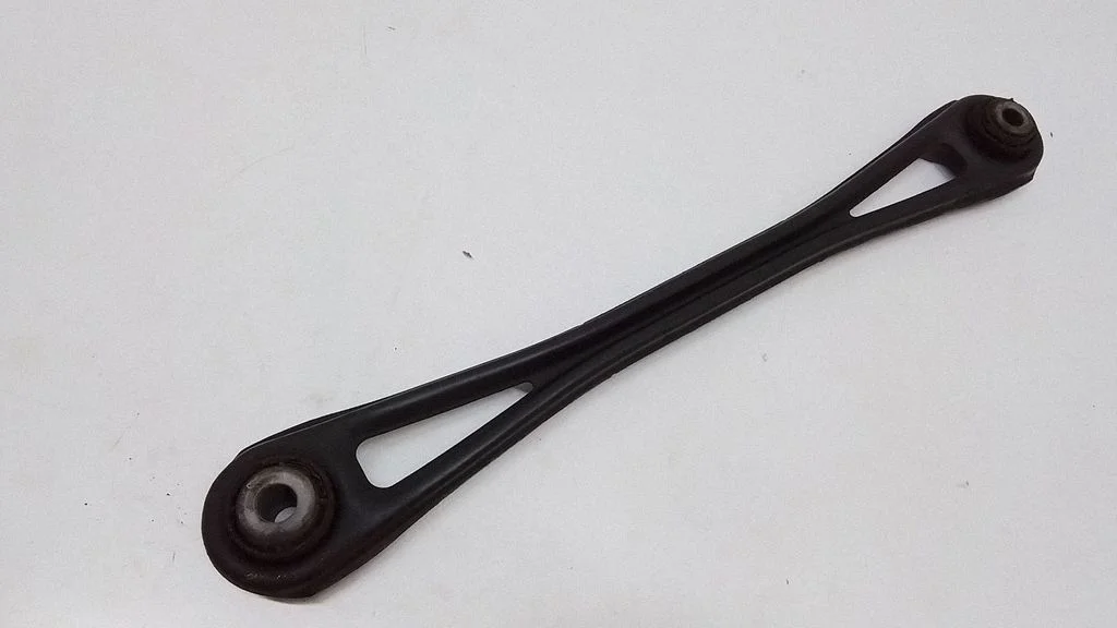 Rear control arm 7L8501529A