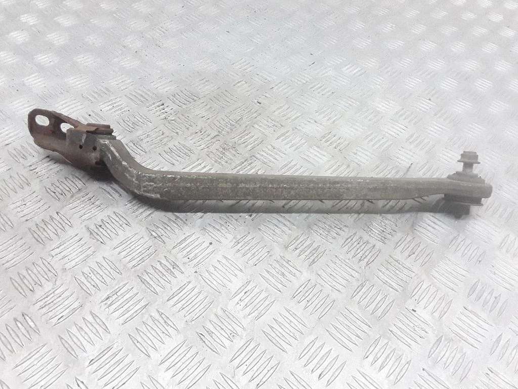 Rear control arm – rear left