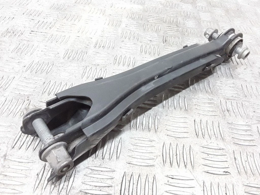 Rear control arm – rear right