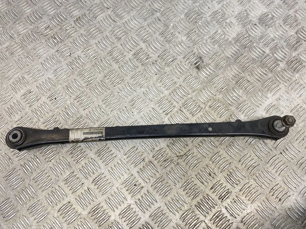 Rear control arm 6768724