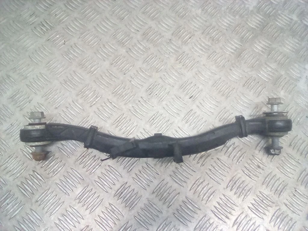 Rear control arm – rear right