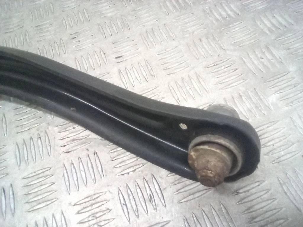 Rear control arm A1663520405