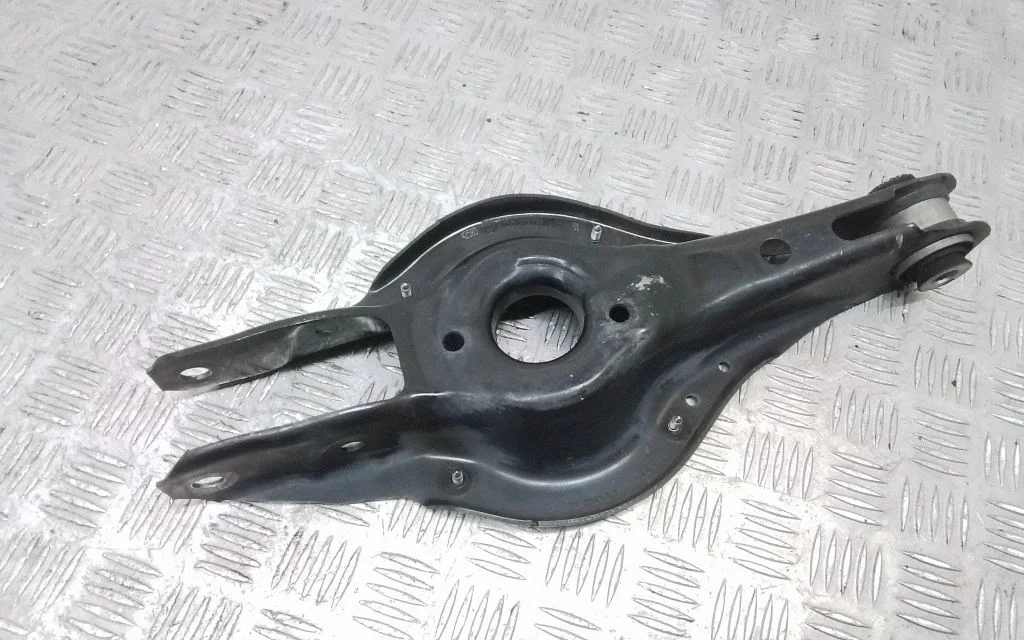 Rear upper control arm/wishbone 6867540