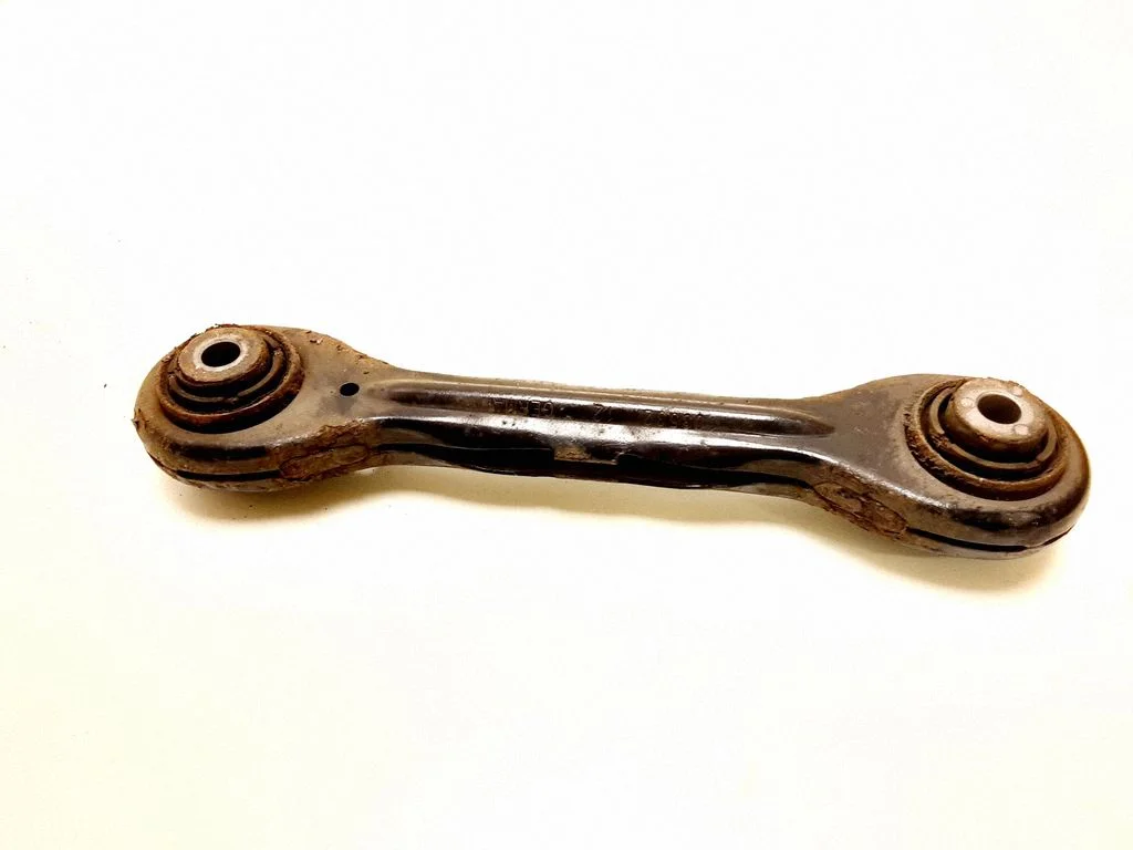 Rear control arm