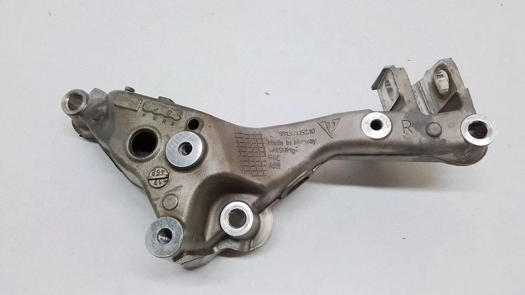 Rear upper control arm/wishbone 99133115210