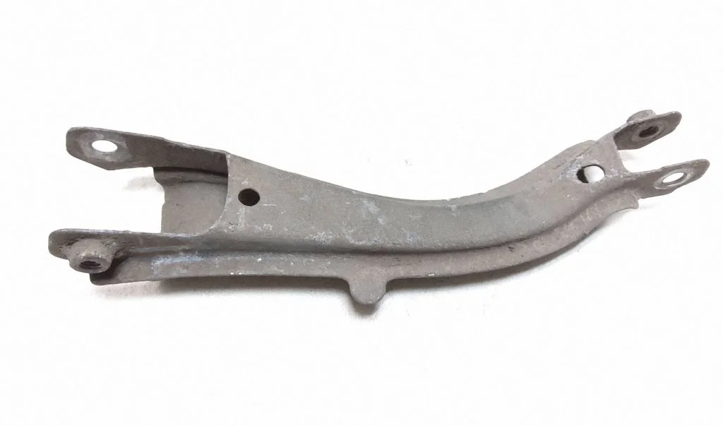 Tagumine ülemine õõtshoob – vasak