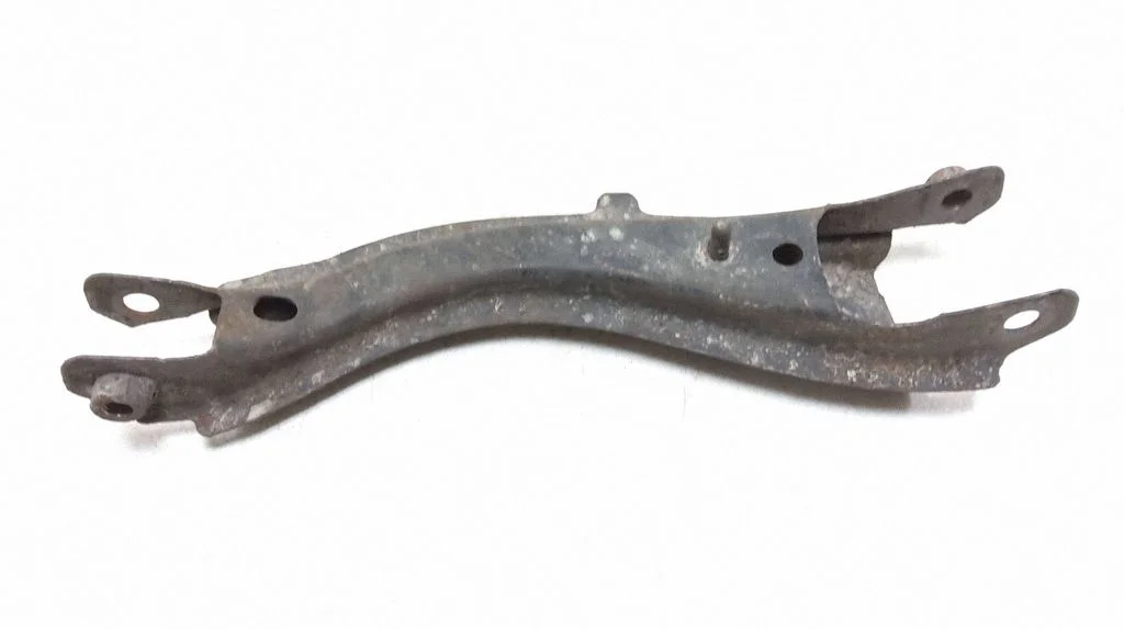 Rear upper control arm/wishbone – left
