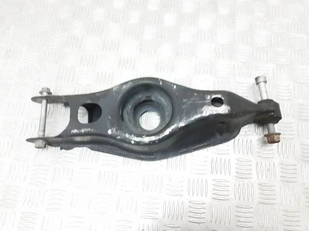 Rear upper control arm/wishbone – rear left