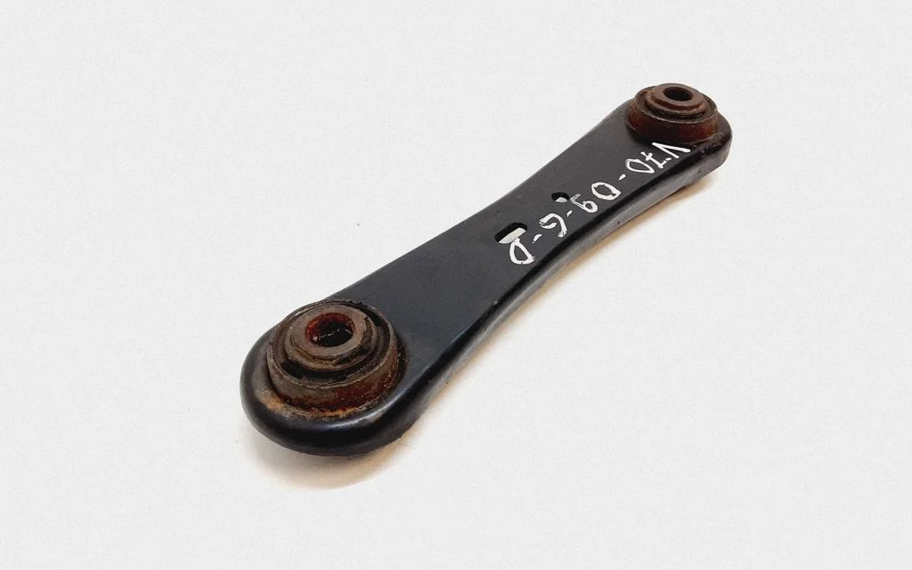 Tagumine ülemine õõtshoob 6G915K743