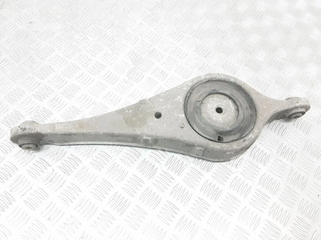 Aizmugurējā svira (dakša) 7G915K652VAB