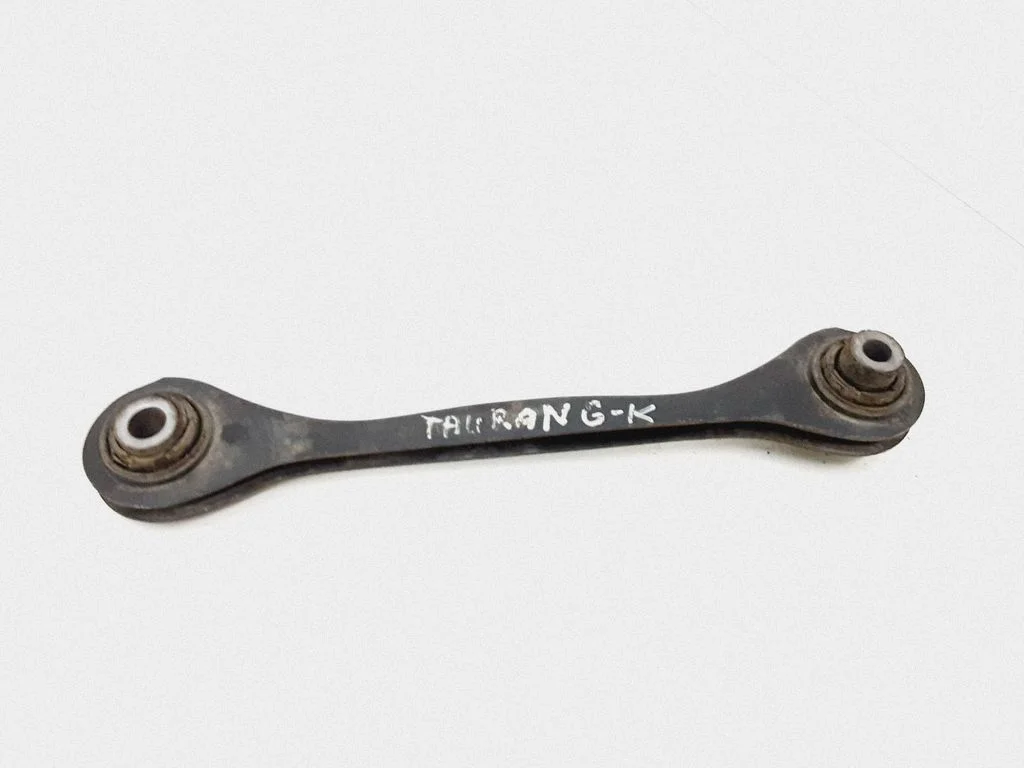 Tagumine ülemine õõtshoob – Volkswagen Touran II (2010-2016)