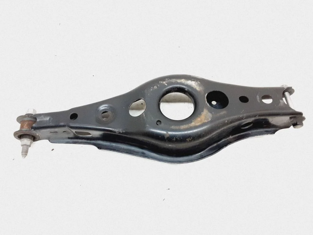 Rear upper control arm/wishbone – right