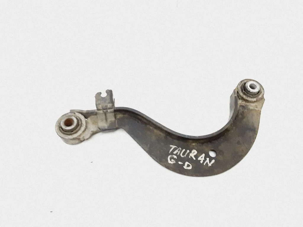 Tagumine ülemine õõtshoob – Volkswagen Touran II (2010-2016)