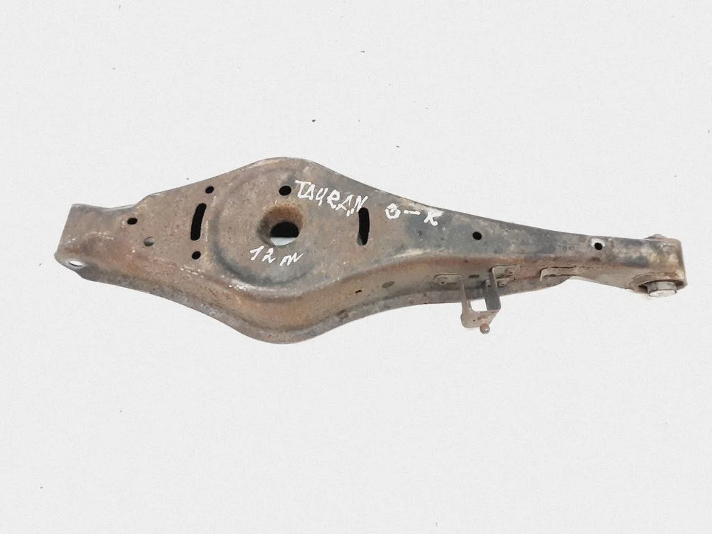 Tagumine ülemine õõtshoob – Volkswagen Touran II (2010-2016)