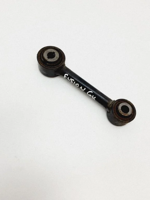 Rear upper control arm/wishbone – rear left