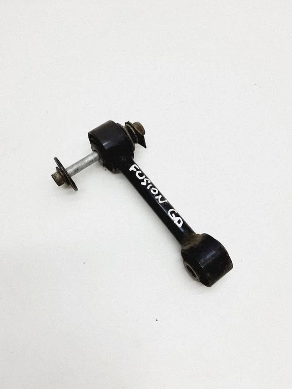 Rear upper control arm/wishbone – rear right