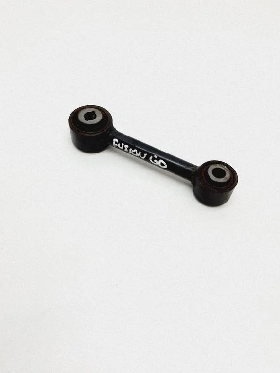 Rear upper control arm/wishbone – rear right