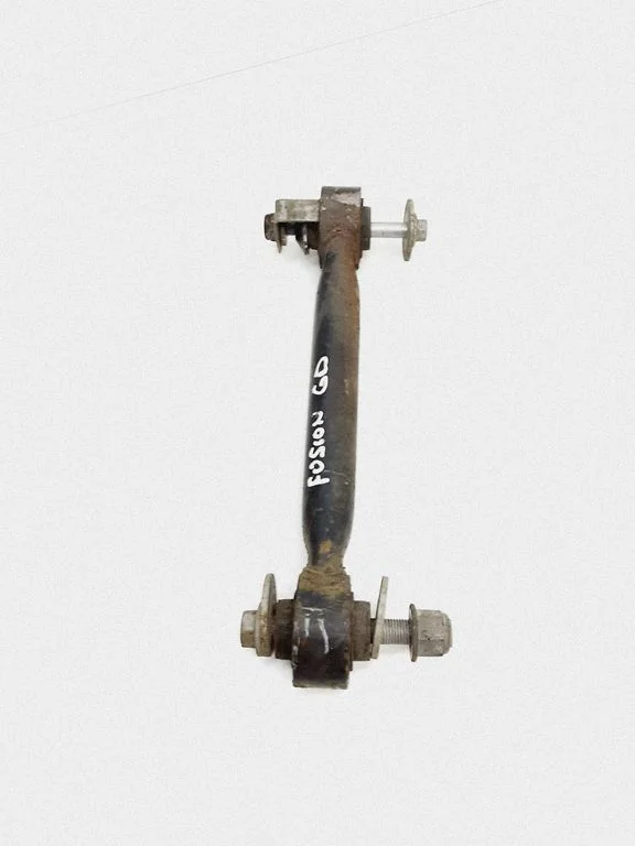 Rear upper control arm/wishbone – rear right