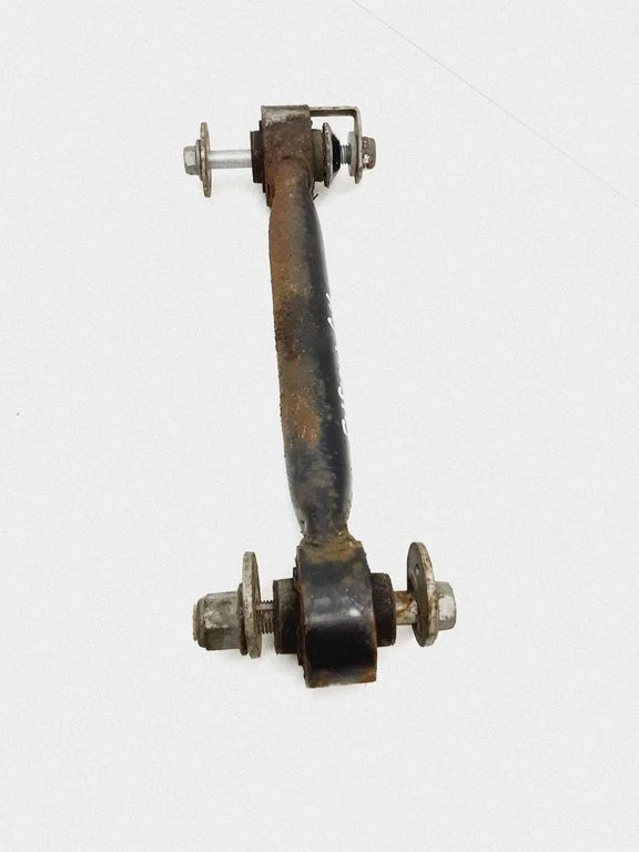 Rear upper control arm/wishbone – rear left
