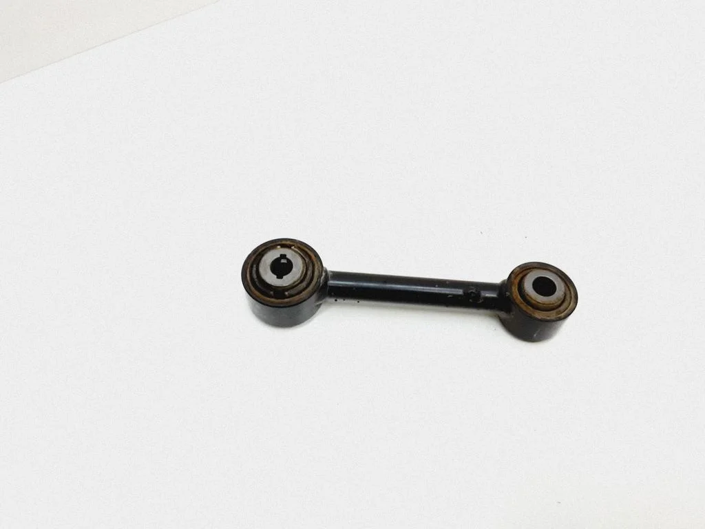 Rear upper control arm/wishbone – rear left