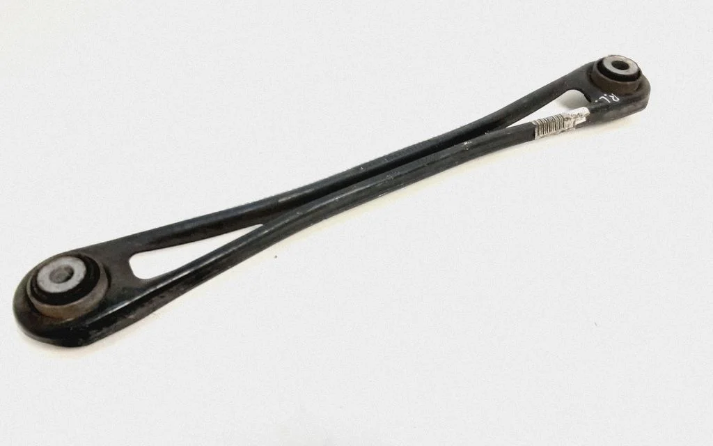 Tagumine ülemine õõtshoob 7L8501529A