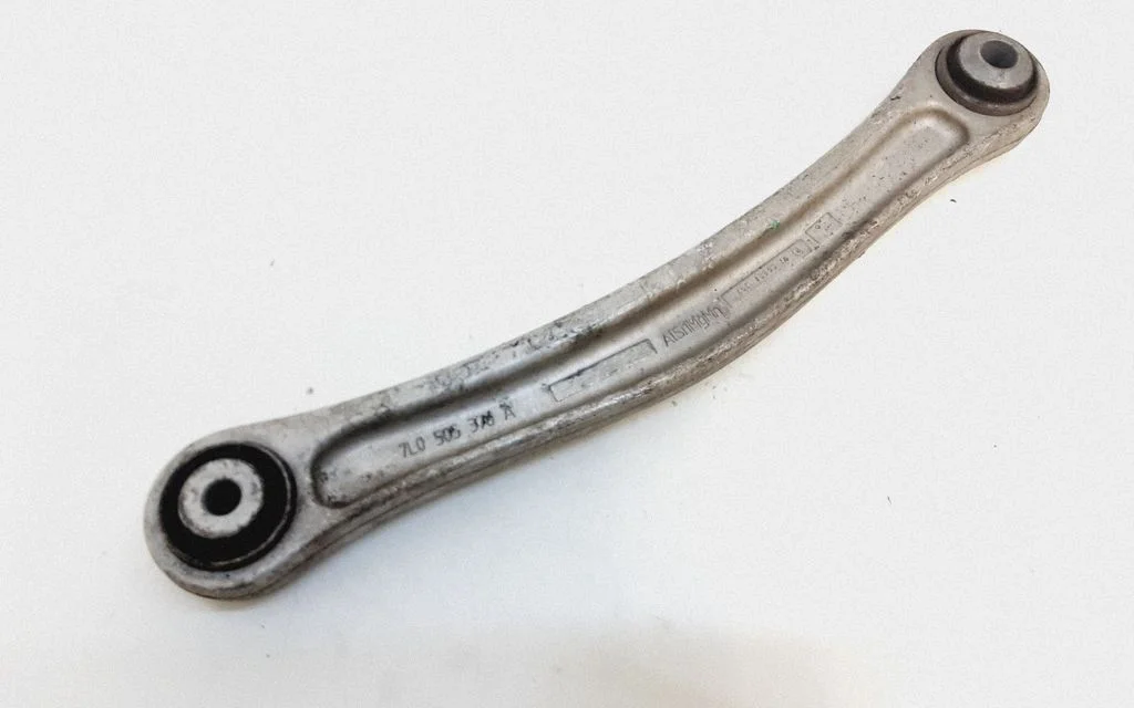 Tagumine ülemine õõtshoob 7L0505376A