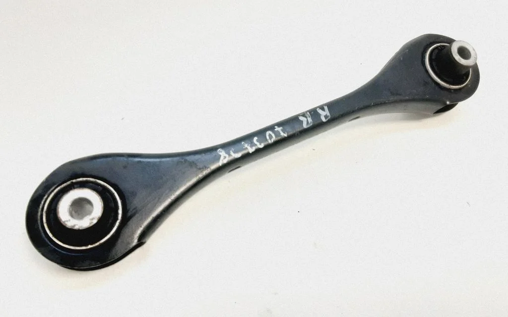 Tagumine ülemine õõtshoob 5Q0501529C